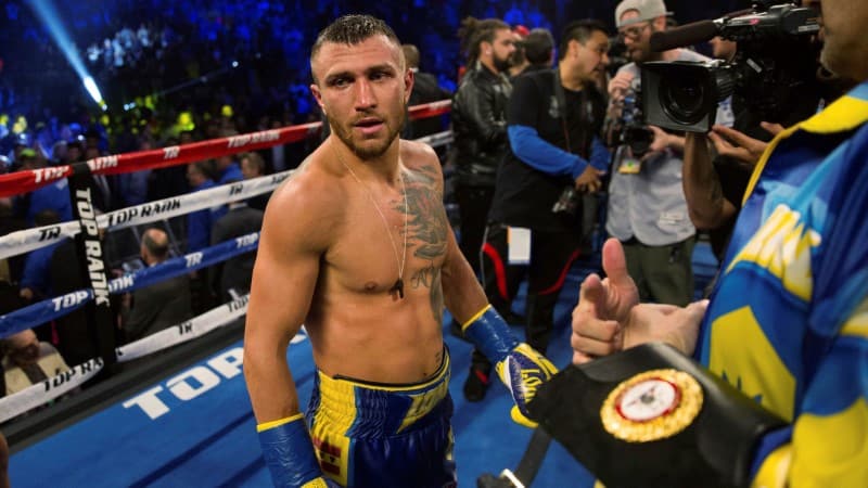 Vasyl Lomachenko WBO/WBA Super könnyűsúlyú világbajnok.